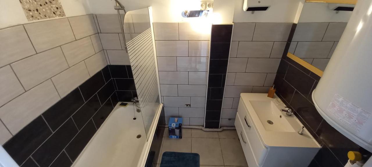 Appartement La Dolce Vita -T2 52m2- dernier étage- terrasse-parking-WIFI FIBRE à Tarbes Extérieur photo