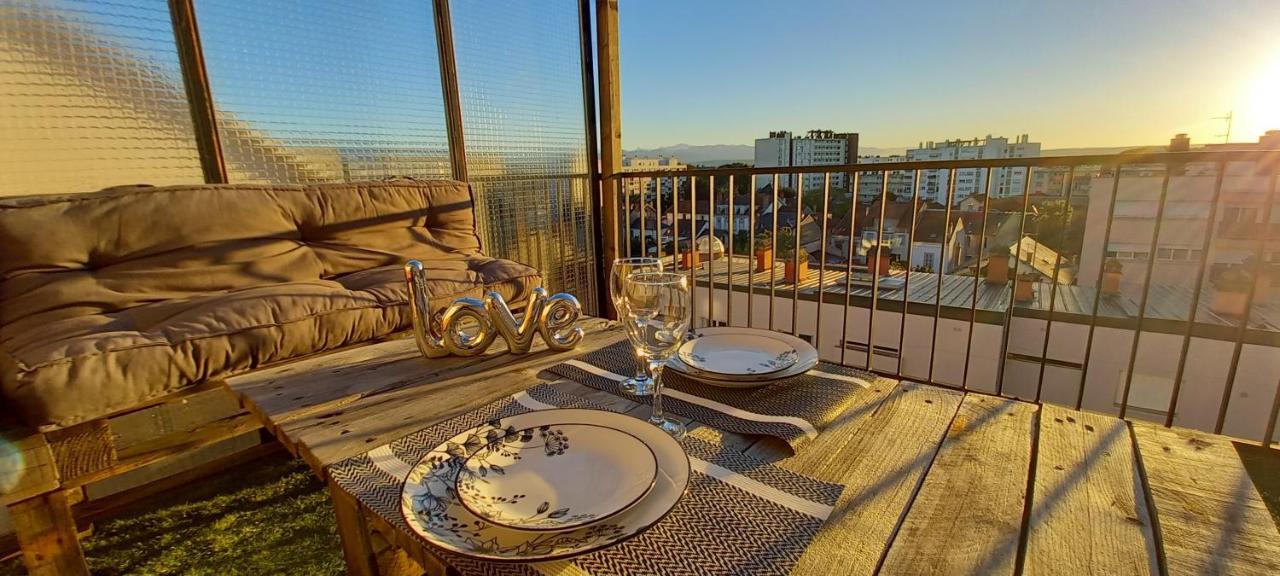 Appartement La Dolce Vita -T2 52m2- dernier étage- terrasse-parking-WIFI FIBRE à Tarbes Extérieur photo