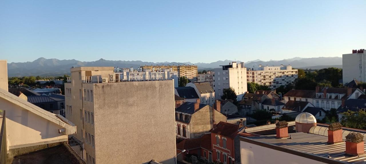 Appartement La Dolce Vita -T2 52m2- dernier étage- terrasse-parking-WIFI FIBRE à Tarbes Extérieur photo