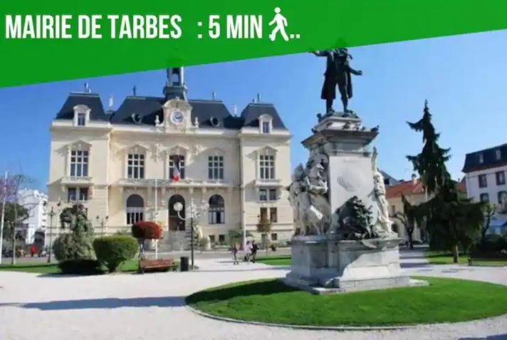 Appartement La Dolce Vita -T2 52m2- dernier étage- terrasse-parking-WIFI FIBRE à Tarbes Extérieur photo
